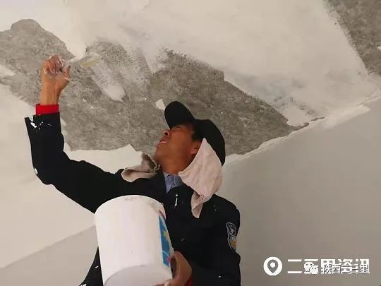 DƬ